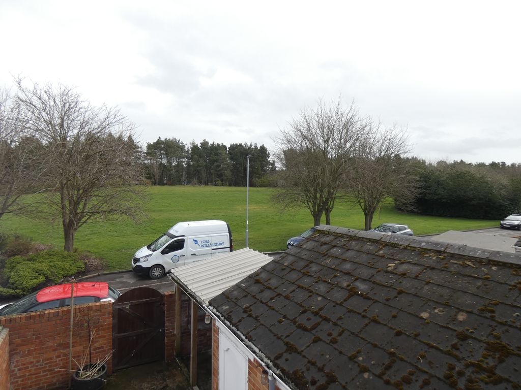 Rear - click for photo gallery